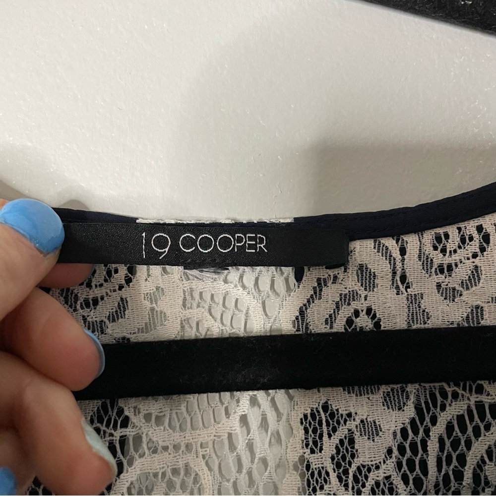 19 Cooper Navy Blue Sheer Preppy Lightweight Loose Fit Floral Lace Accent - Picture 3 of 7